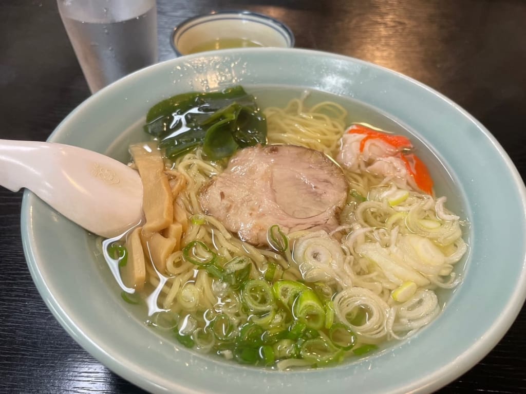 「第二美濃屋」では朝7：00から朝ラーメンが食べられます