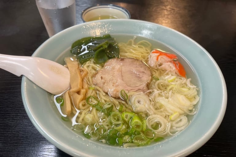 「第二美濃屋」では朝7：00から朝ラーメンが食べられます