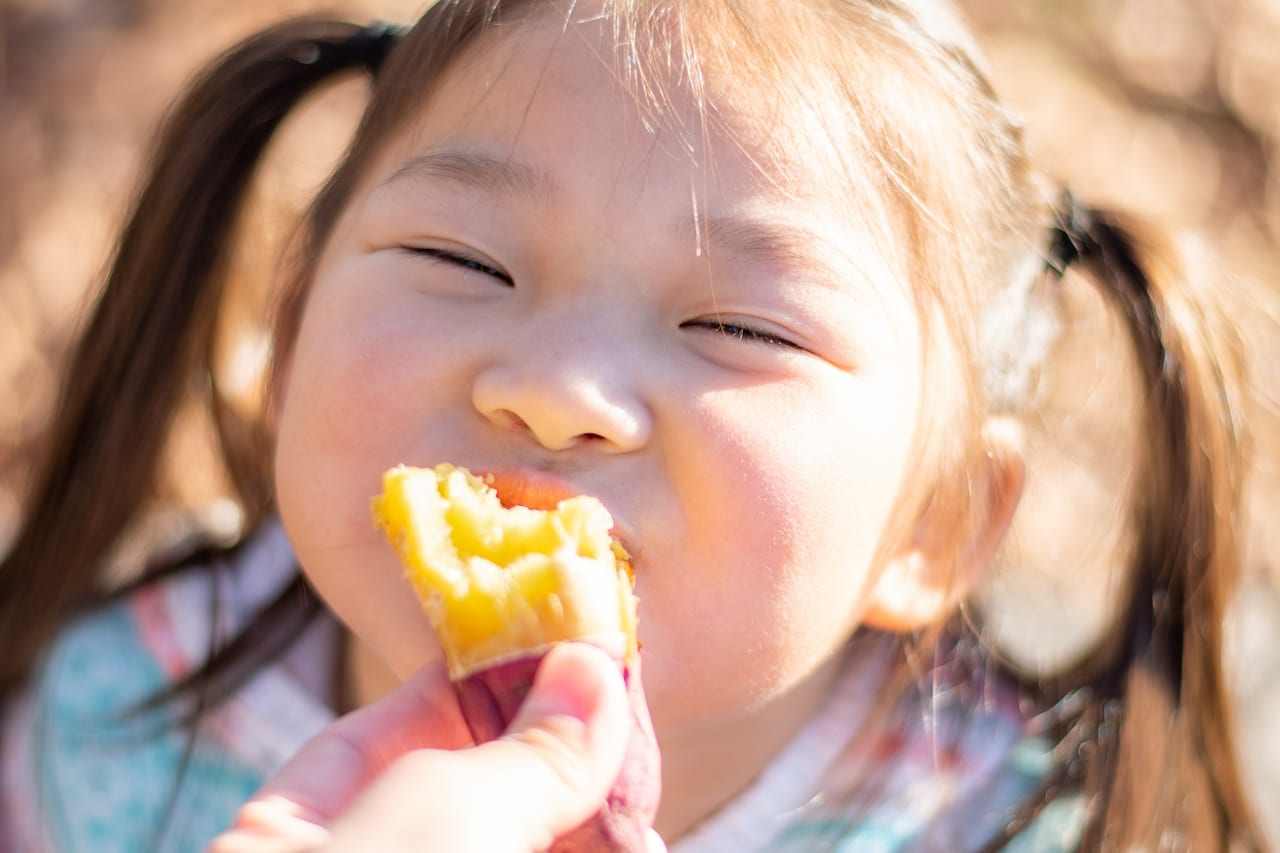 焼き芋 女の子